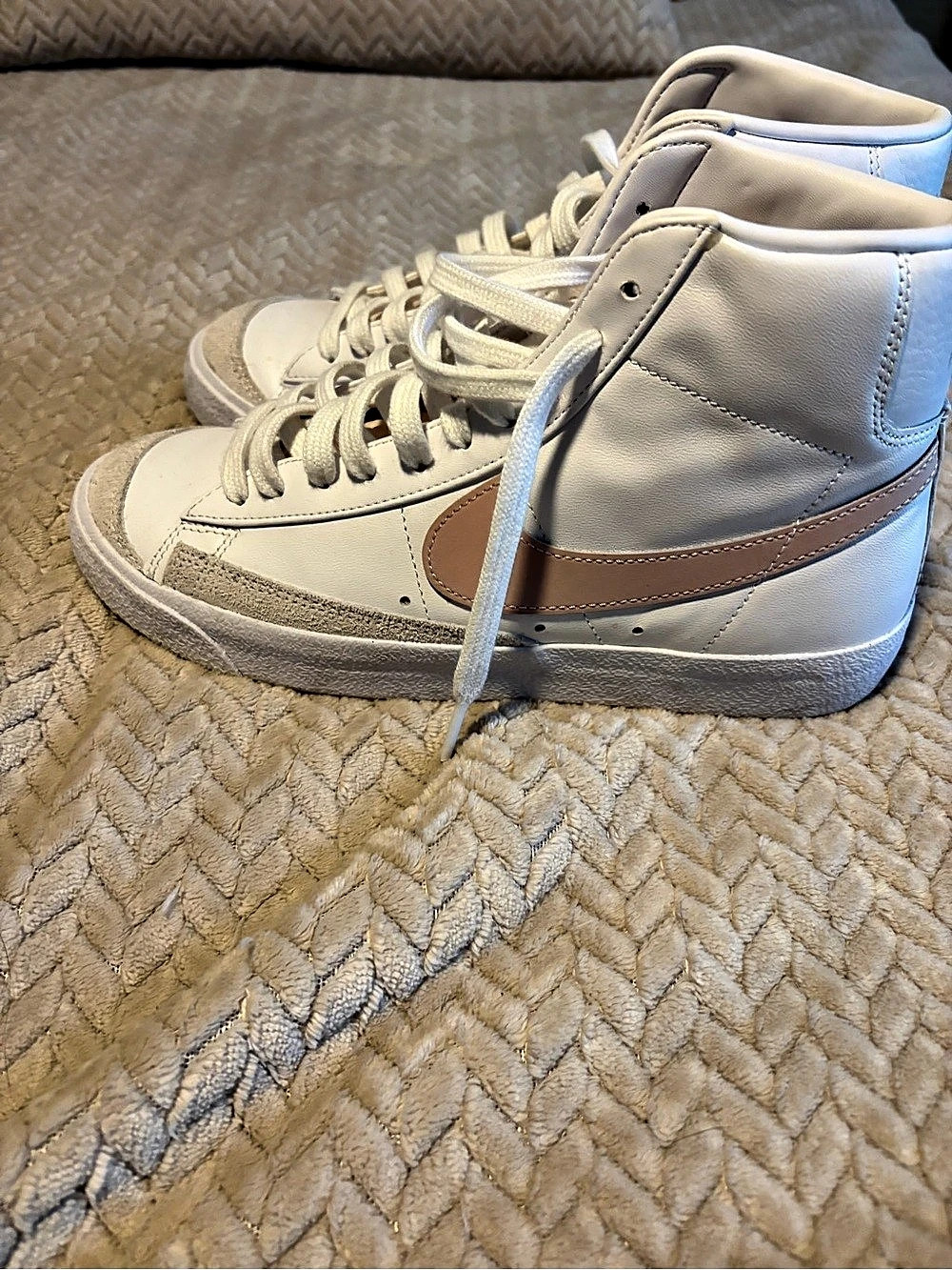 Nike Blazer Mid '77 Mid Sneakers White & pink US 9